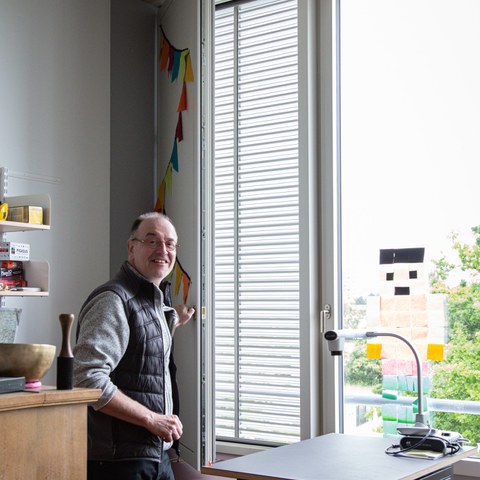 03 R1 S09 Rundgang Wasgenring Fenster1. Vergrösserte Ansicht