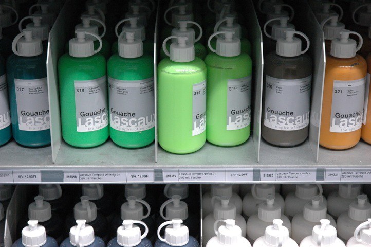 Farbflaschen ©PZ.BS