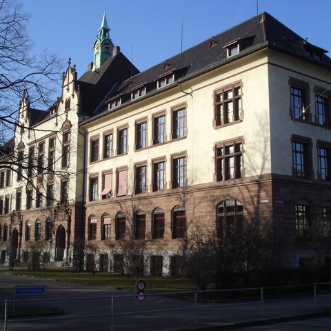 Gotthelf - Gotthelf-Schulhaus Foto von Franz König. Vergrösserte Ansicht