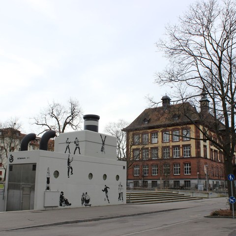 Matthäus - Dreirosenanlage mit Blick aufs Theobald Baerwart-Schulhaus - Foto von Franz König. Vergrösserte Ansicht