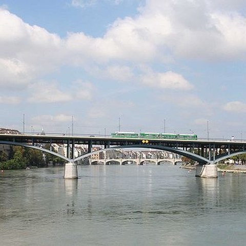 Wettsteinbrücke in Basel 2006 von Wikimedia Commons. Vergrösserte Ansicht