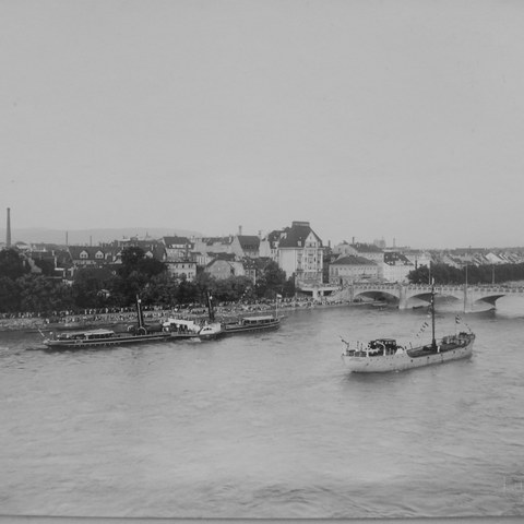Dampfschiff auf dem Rhein 1905 aus dem Archiv der Denkmalpflege Basel-Stadt. Vergrösserte Ansicht