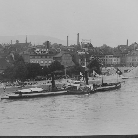 Dampfschiff auf dem Rhein aus dem Archiv der Denkmalpflege Basel-Stadt. Vergrösserte Ansicht